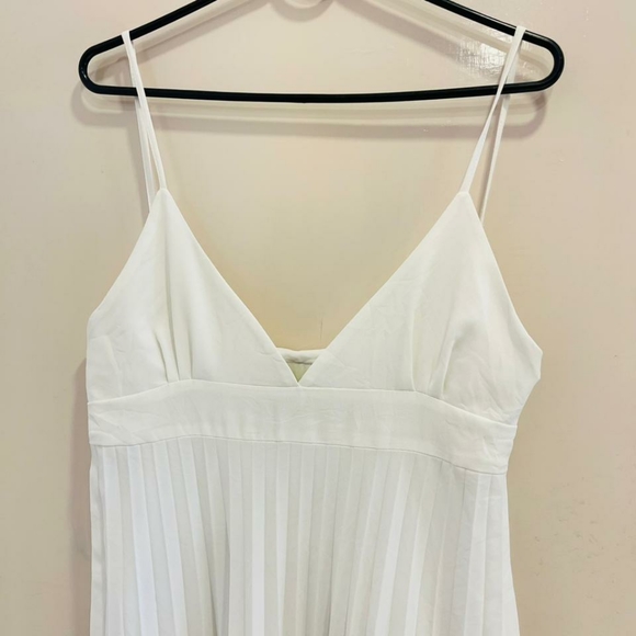 White pleated midi dress - Picture 3 of 9